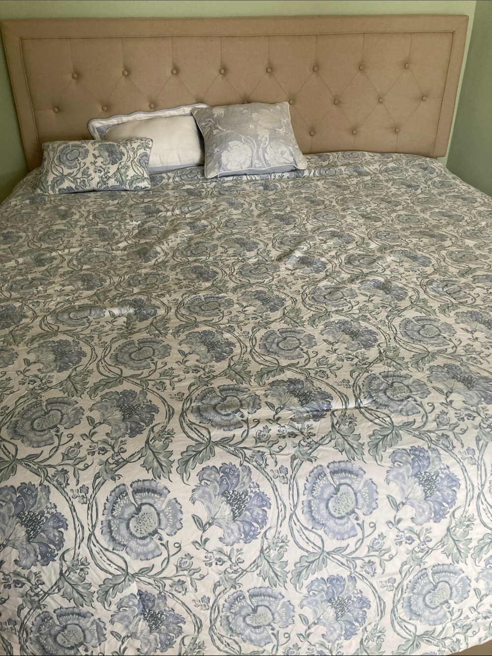 Tahari Blue and Cream Floral Comforter Set